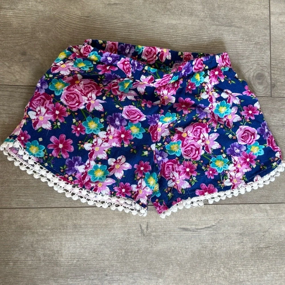 Girl Squad Floral Print Pom Trim Shorts Size 5 Sooo cute!